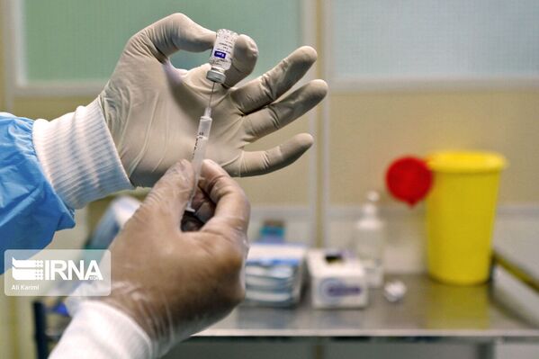 آغاز واکسیناسیون در ایران با واکسن روسی «اسپوتنیک وی» - اسپوتنیک ایران  