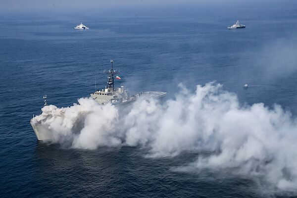 ناو نفربر لاوان نیروی دریایی ایران  در رزمایش مشترک نیروهای دریایی ایران و روسیه  - اسپوتنیک ایران  
