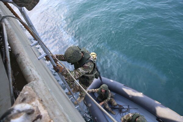 رزمایش مشترک نیروهای دریایی ایران و روسیه در اقیانوس هند - اسپوتنیک ایران  