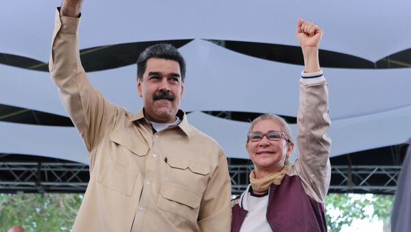 مادورو و همسرش واکسن «اسپوتنیک وی» تزریق می کنند - اسپوتنیک ایران  