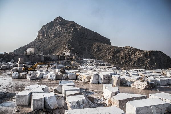سنگ مرمر و استخراج آن در استان فارس - اسپوتنیک ایران  