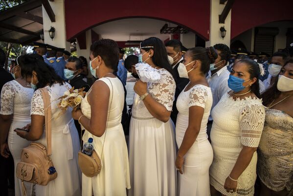 عروسی جمعی در ونزوئلا در روز ولنتاین - اسپوتنیک ایران  