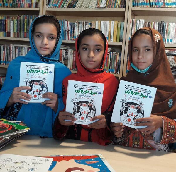 مردی از جنس کتاب در دل دریای عمان - اسپوتنیک ایران  