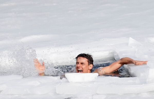 رویدادهای هفته به روایت تصویر
رکورد شنا زیر یخ توسط داوید ونسل از چک - اسپوتنیک ایران  