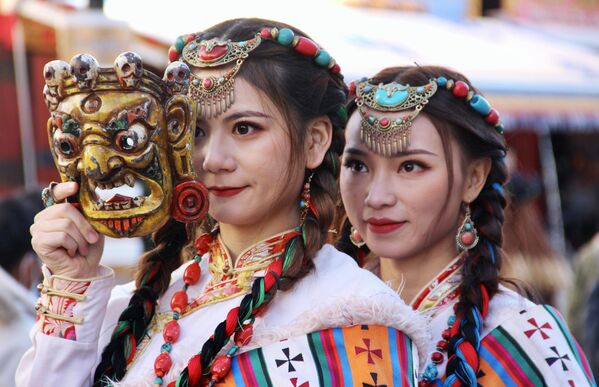 دختران در لباس ملی در تبت - اسپوتنیک ایران  