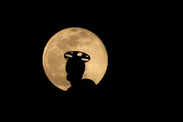 ماه کامل در آسمان رم - اسپوتنیک ایران  