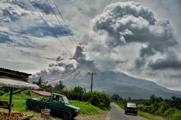 فوران آتشقشان کوه سینابونگ در اندونزی - اسپوتنیک ایران  