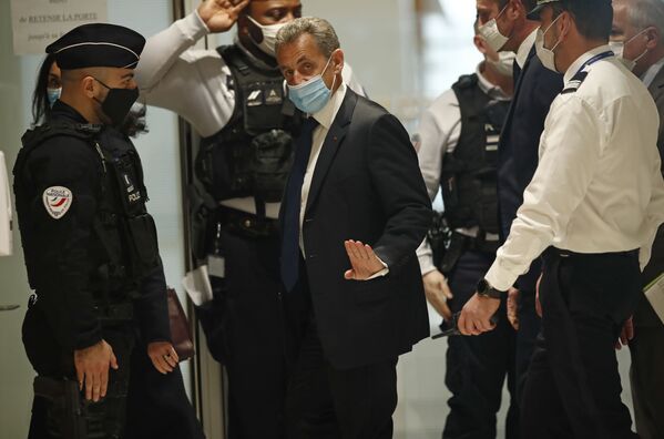 نیکلاس سارکوزی، رئیس جمهور پیشین فرانسه وارد دادگاهی در پاریس می شود - اسپوتنیک ایران  