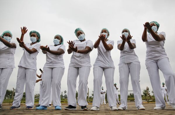 پرستاران در حال رقصیدن در نایروبی کنیا - اسپوتنیک ایران  