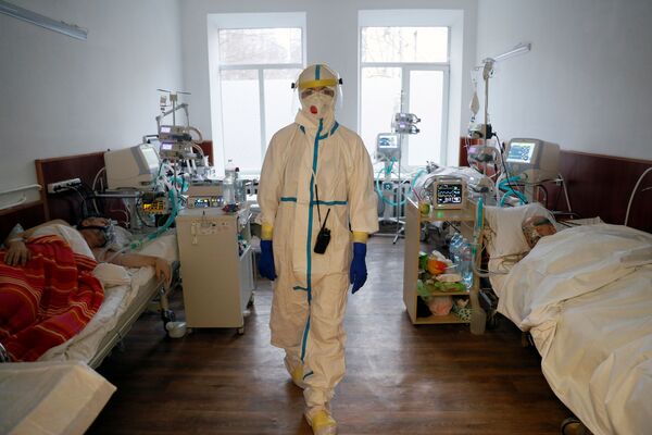 پزشک در بیمارستانی در اوکراین - اسپوتنیک ایران  