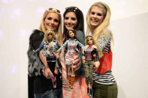 سلبریتی ها و عروسک های باربی
مدل ها در آلمان - اسپوتنیک ایران  