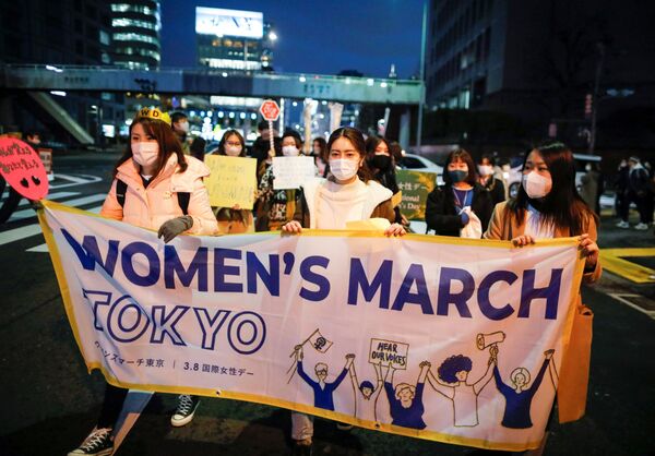 زنان ژاپنی در راهپیمایی روز جهانی زن در توکیو - اسپوتنیک ایران  