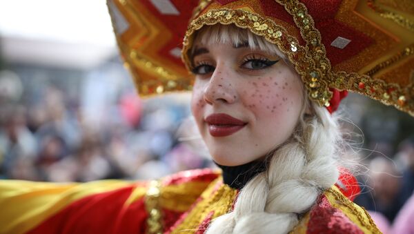 جشن یک هفته‌ای است که در اسفند ماه (میان اواخر فوریه و آغاز ماه مارس) در روسیه و برخی کشورهای اسکاندیناوی گرفته می شود  - اسپوتنیک ایران  
