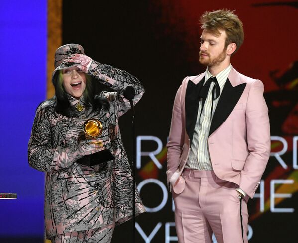 خواننده بیلی آیلیش و فیناس اکنل در مراسم جایزه  گرمی در لس آنجلس - اسپوتنیک ایران  