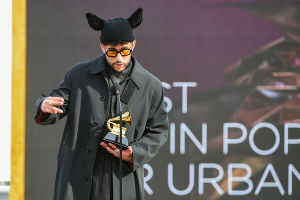 خواننده  Bad Bunny در مراسم جایزه  گرمی در لس آنجلس - اسپوتنیک ایران  