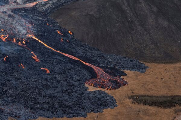 فوران آتشفشان شبه جزیره ریکیان در جنوب -غرب ایسلند - اسپوتنیک ایران  