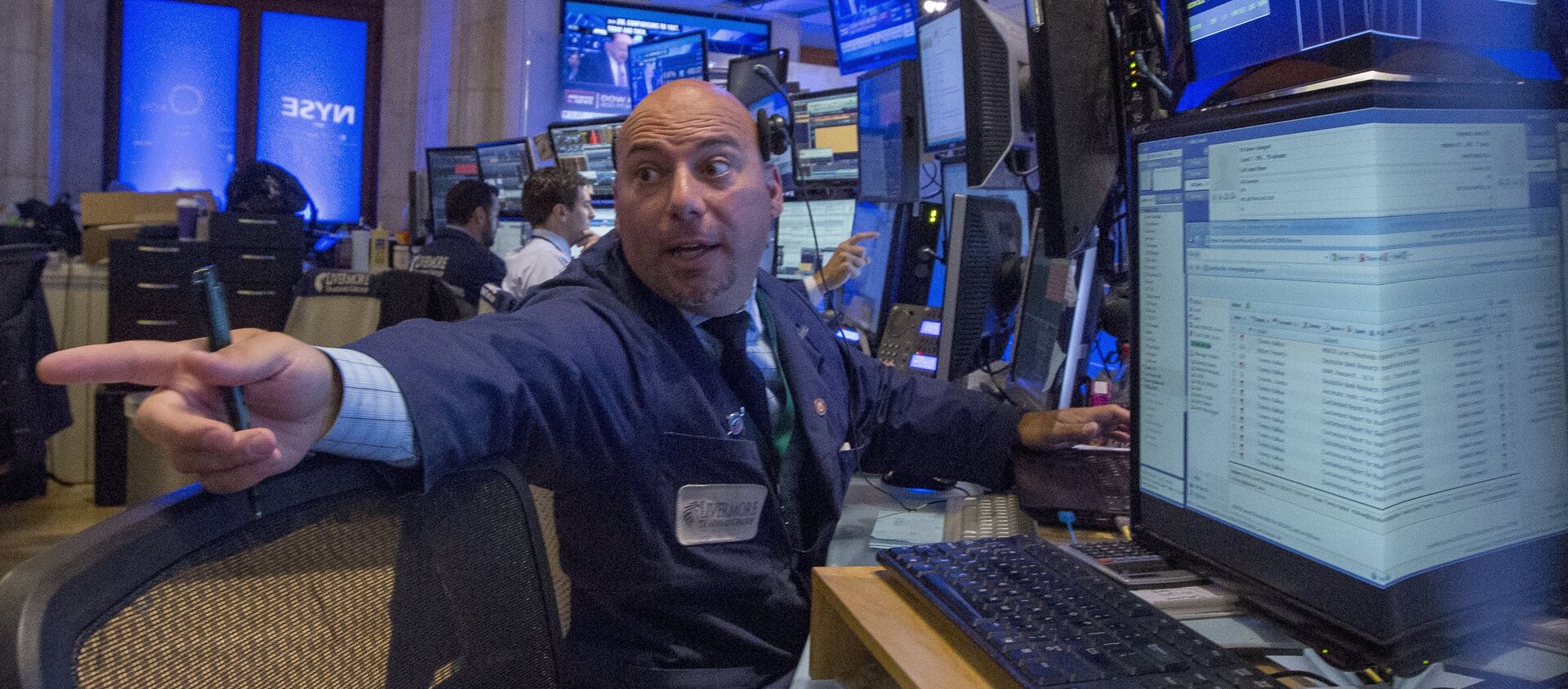 Traders work on the floor of the New York Stock Exchange August 24, 2015 - اسپوتنیک ایران  , 1920, 25.03.2021