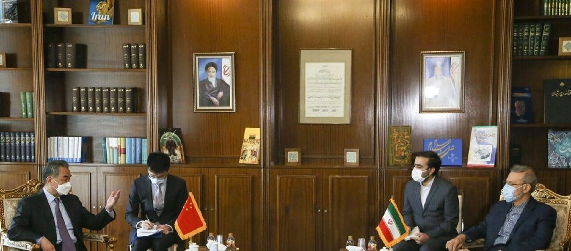 دیدار وزیر خارجه چین با مشاور رهبر ایران  - اسپوتنیک ایران  , 1920, 27.03.2021