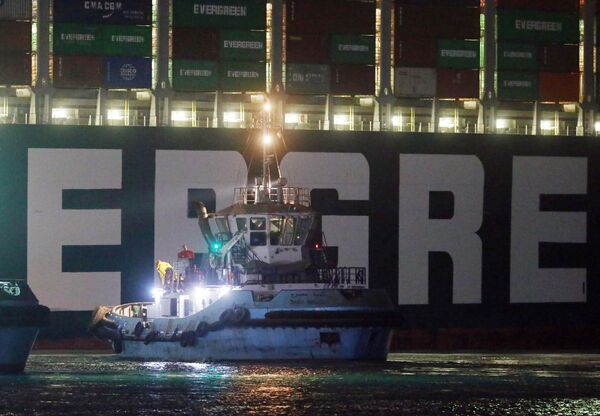 آزادی کشتی «اور گیون» از گِل - اسپوتنیک ایران  