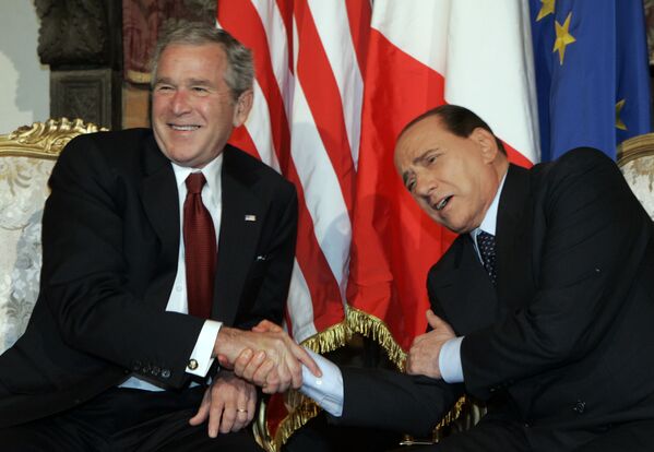 سیاستمداران شوخی می‌کنند
جرج بوش و برلوسکونی - اسپوتنیک ایران  