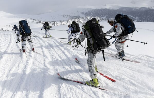 مسابقه کوهنوردی - اسکی ارتشی به نام «مارش سیان» در کراسنویارسک روسیه - اسپوتنیک ایران  