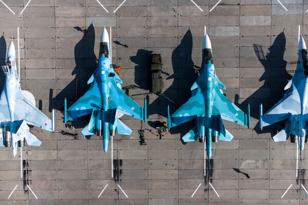 مسابقه بین المللیی «آویادارتس» روسیه
هواپیماهای سو-24، سو-30 و سو-34 در پایگاه هوایی کراسنودار - اسپوتنیک ایران  