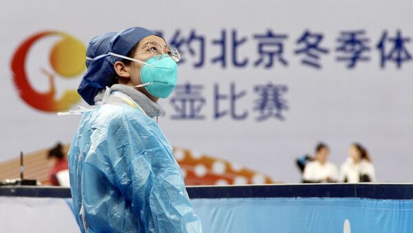 پزشک با ماسک در مسابقات آزمایشی المپیک زمستانی در پکن - اسپوتنیک ایران  