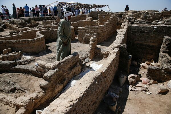 حفاری در محلی در نزدیکی شهر طلایی در مصر - اسپوتنیک ایران  