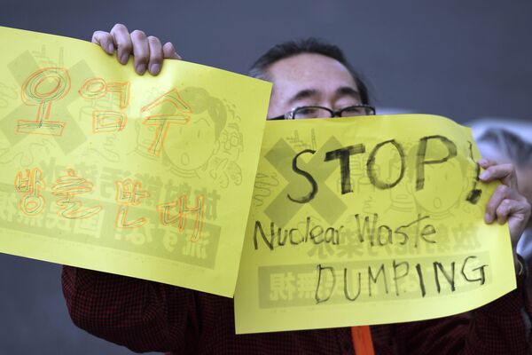  اعتراضات در ژاپن به دلیل تصمیم دولت جهت ریختن آب های آلوده فوکوشیما به اقیانوس - اسپوتنیک ایران  