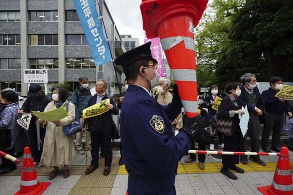 اعتراضات در ژاپن به دلیل تصمیم دولت جهت ریختن آب های آلوده فوکوشیما به اقیانوس - اسپوتنیک ایران  