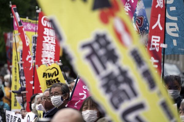 اعتراضات در ژاپن به دلیل تصمیم دولت جهت ریختن آب های آلوده فوکوشیما به اقیانوس
 - اسپوتنیک ایران  