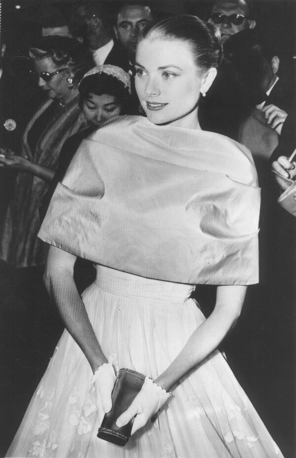 هنرپیشه گریس کلی در مراسم اسکار سال ۱۹۵۶ - اسپوتنیک ایران  