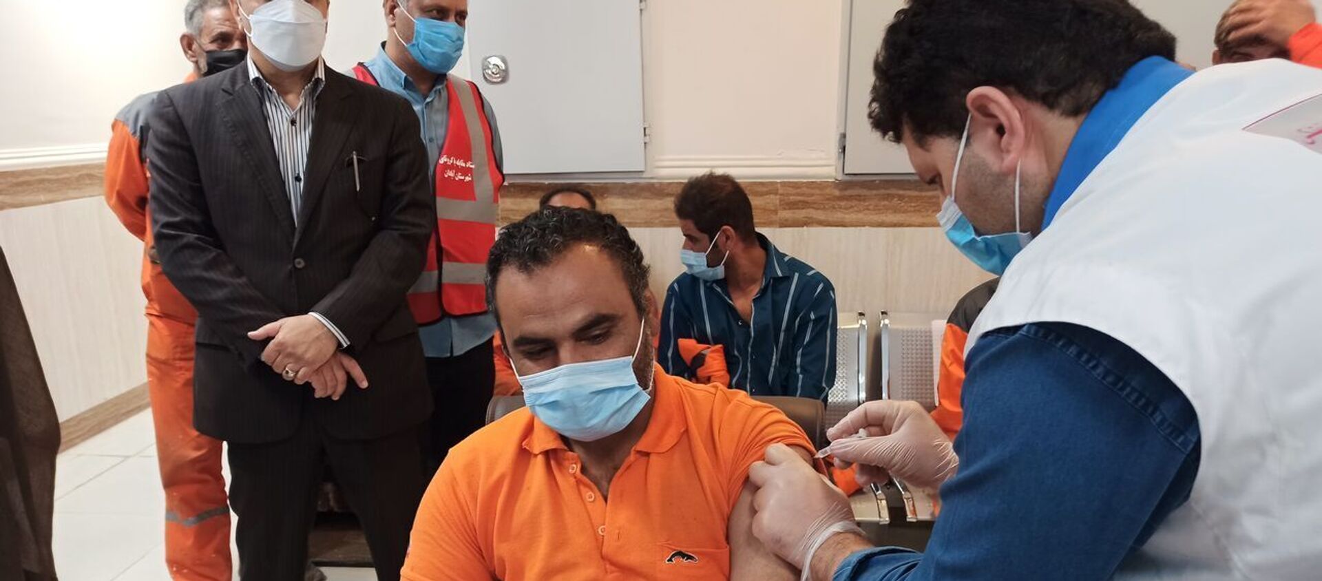 شهرداران اهواز و آبادان به دلیل تزریق واکسن از سهمیه پاکبانان دادگاهی می‌شوند  - اسپوتنیک ایران  , 1920, 17.04.2021