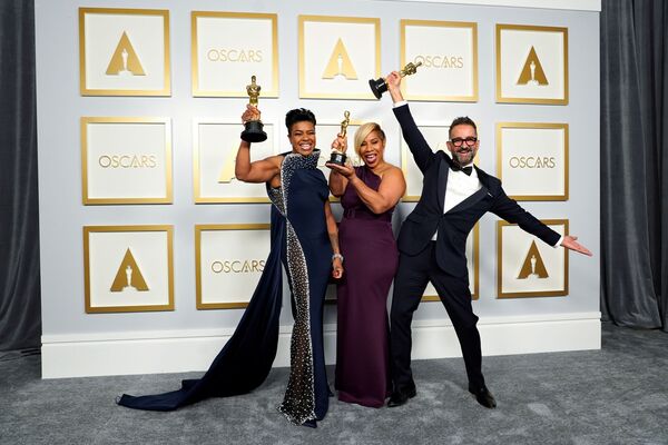 مراسم اهدای جوایز اسکار در لس آنجلس 
میا نوال، جامیکا ویلسون و سرگیو ریورا  - اسپوتنیک ایران  