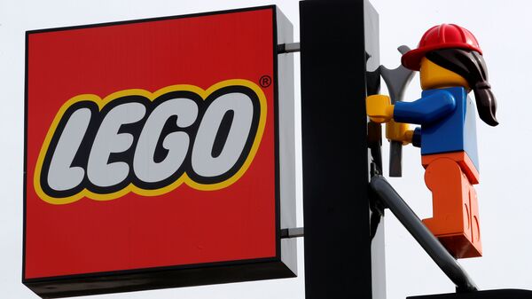 Логотип Lego изображен над главными воротами нового тематического парка Legoland New York Resort - اسپوتنیک ایران  