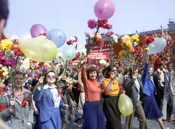 راهپیمایی روز کارگر در میدان سرخ ، سال ۱۹۸۰ - اسپوتنیک ایران  