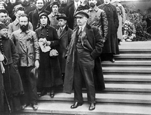 ولادیمیر لنین در میدان سرخ در راه پیمایی اول ماه مه ۱۹۱۹ - اسپوتنیک ایران  
