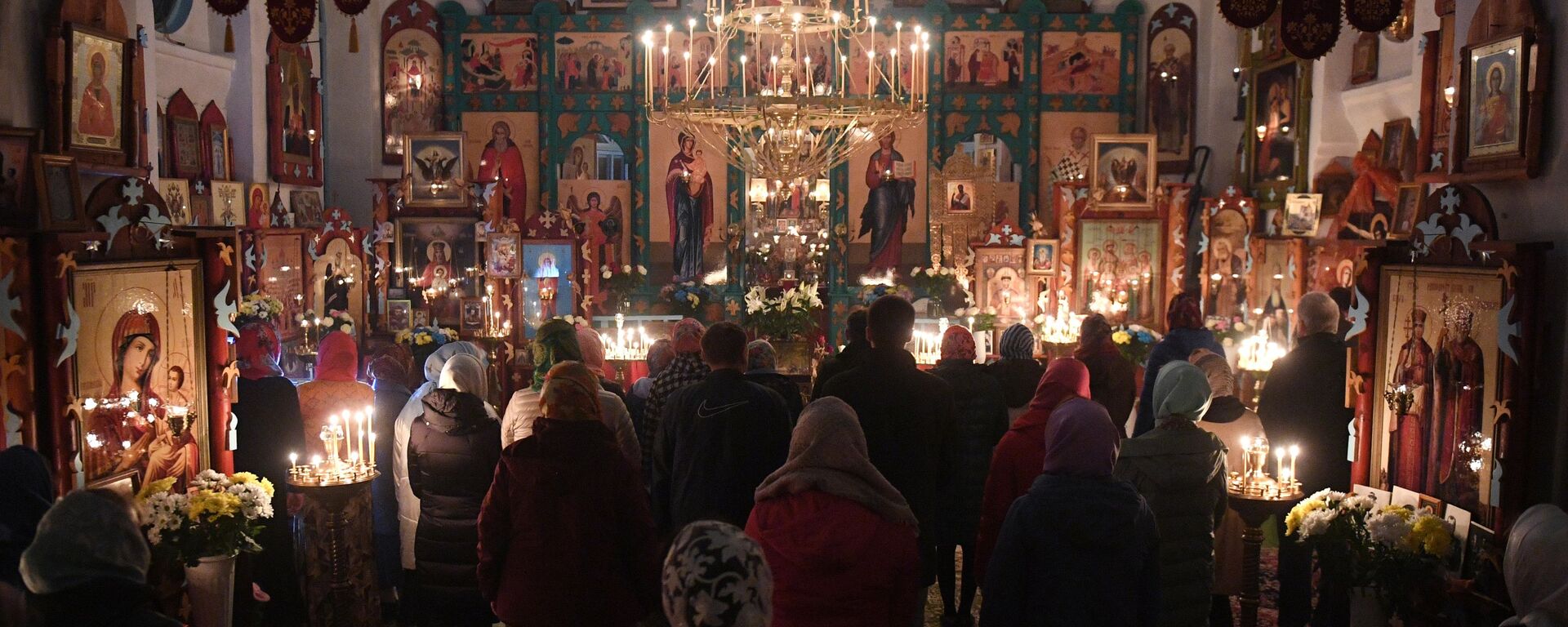 Верующие во время пасхальной службы в церкви в Минской области - اسپوتنیک ایران  , 1920, 26.03.2023