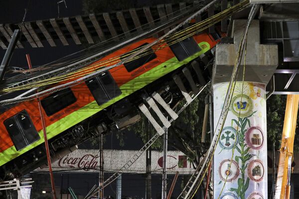  ریزش پل مترو در مکزیک - اسپوتنیک ایران  