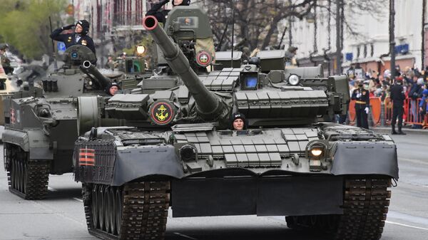 T-80BV Main Battle Tank during 9 May parade at Red Square - اسپوتنیک ایران  