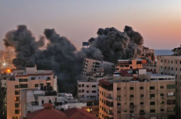 خرابی و آتش سوزی، پیامدهای حملات هوایی در اسرائیل و غزه - اسپوتنیک ایران  