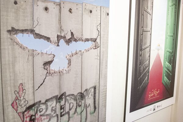 نمایشگاه کارتون، کاریکاتور و پوستر «فلسطین تنها نیست»  در تهران - اسپوتنیک ایران  