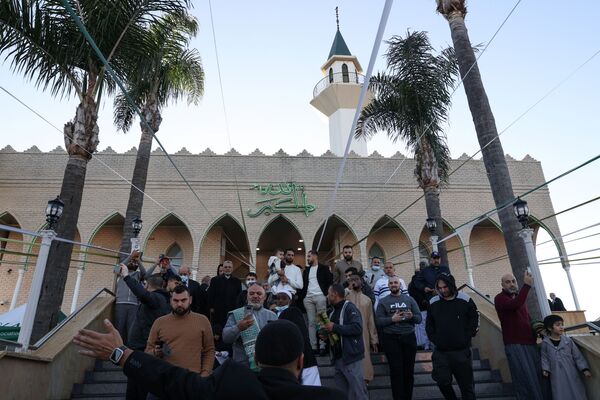 مسلمانان پس از نماز صبح عید فطر، در حومه سیدنی - استرالیا - اسپوتنیک ایران  