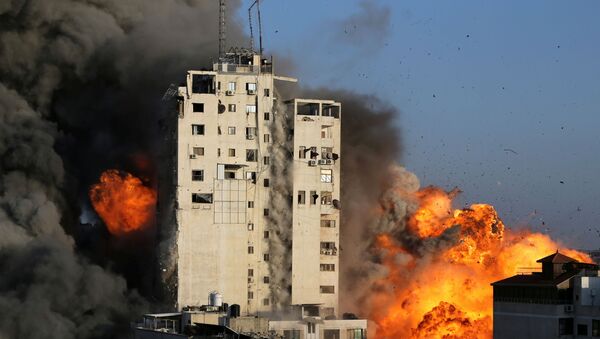 حمله هوایی اسرائیل به ساختمان رسانه های بین المللی در غزه - اسپوتنیک ایران  