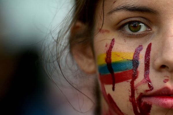 دانشجویی در تظاهرات ضد دولتی در کلمبیا - اسپوتنیک ایران  