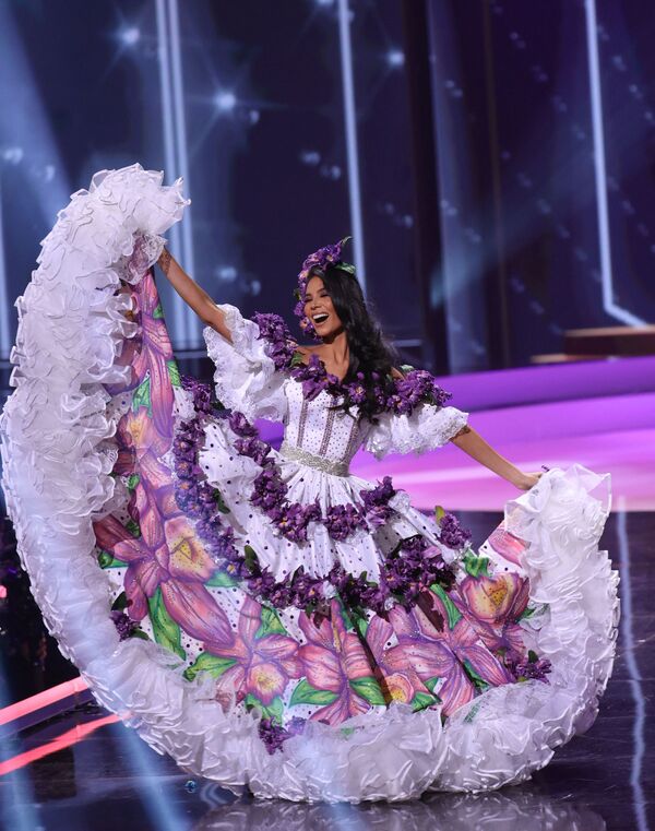 ملکه زیبایی کاستاریکا در نمایش لباس ملی مسابقه «دوشیزه جهان ۲۰۲۱» - اسپوتنیک ایران  