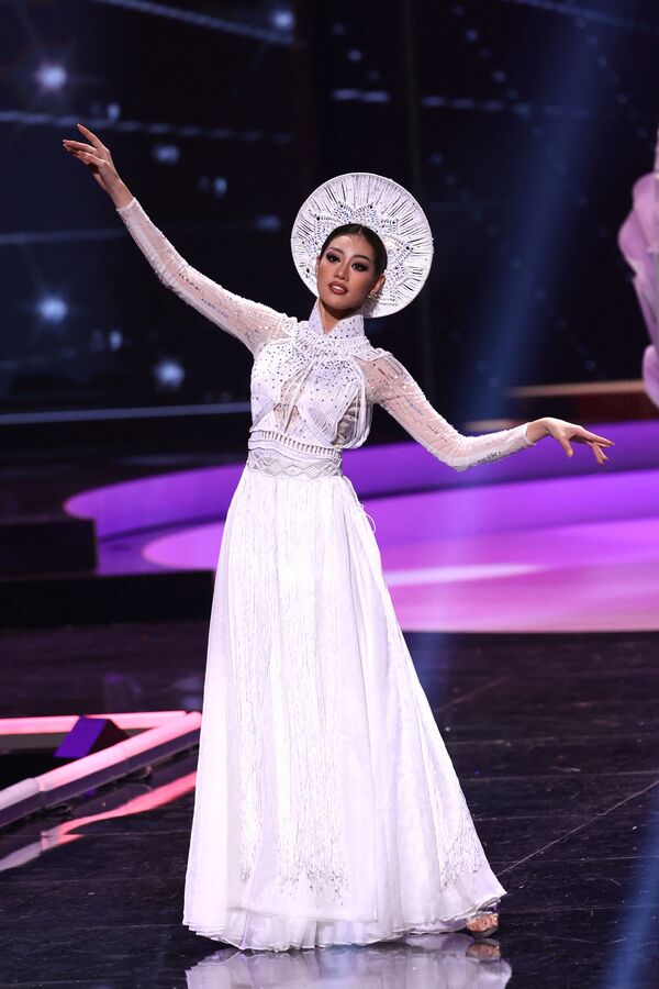 ملکه زیبایی ویتنام در نمایش لباس ملی مسابقه «دوشیزه جهان ۲۰۲۱» - اسپوتنیک ایران  