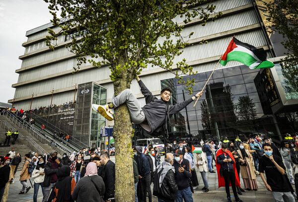 تظاهرات در کشورهای دنیا به طرفداری از فلسطین
ندرلند (هلند) - اسپوتنیک ایران  