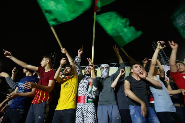 مردم غزه همدیگر را در آغوش می کشند - اسپوتنیک ایران  