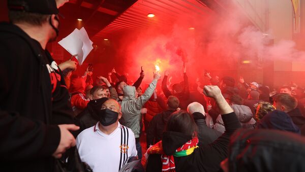 هواداران منچستر یونایتد توسط هواداران لهستانی مورد ضرب و شتم قرار گرفتند+ویدیو - اسپوتنیک ایران  